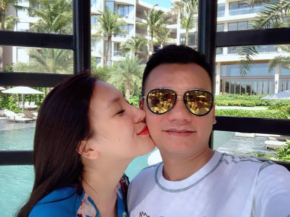 Khắc Việt trào nước mắt kể về quá khứ nợ chồng chất, trốn chui lủi cùng em trai ảnh 2