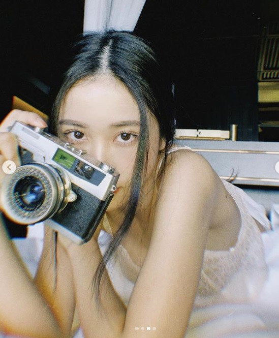 NSƯT Minh Hằng diện đồ bơi sành điệu, lộ hình xăm ở vị trí đặc biệt ảnh 14