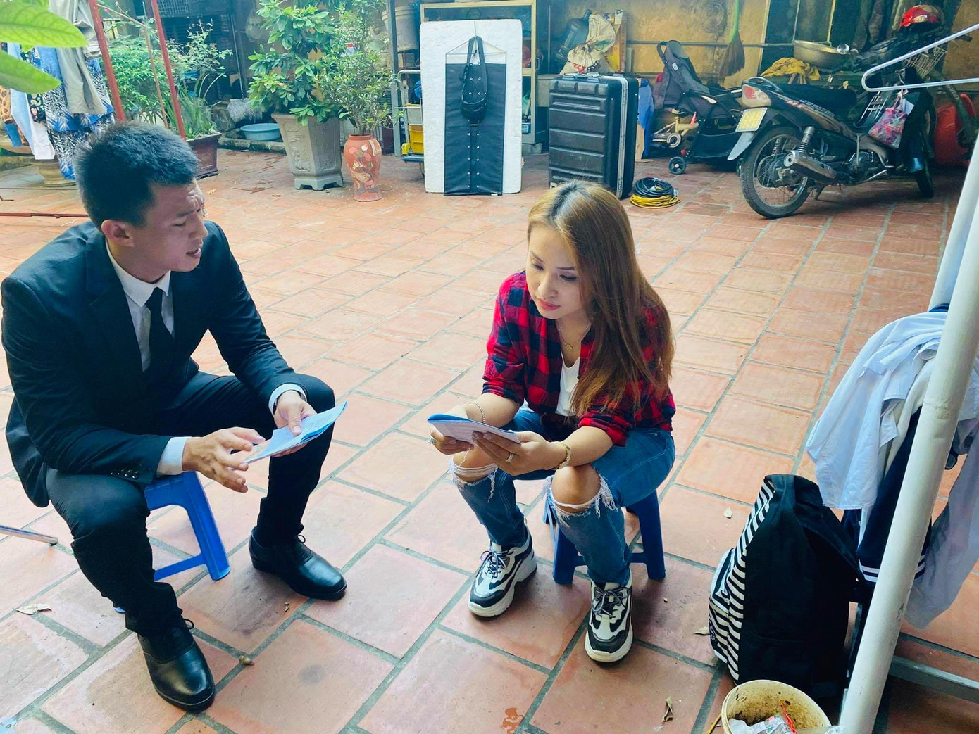 Lã Thanh Huyền rạng rỡ bên Nhan Phúc Vinh: 'Bỏ hết cưới xin, làm bạn bè có khi vui hơn' ảnh 6