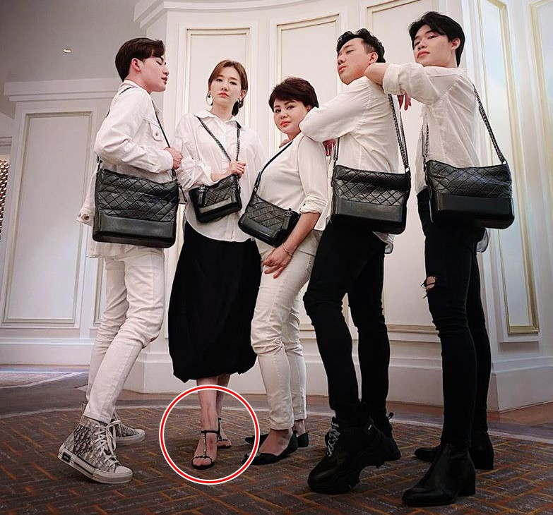 Dân mạng 'xốn xang' trước vẻ đẹp mong manh ma mị của Quỳnh Kool ảnh 4