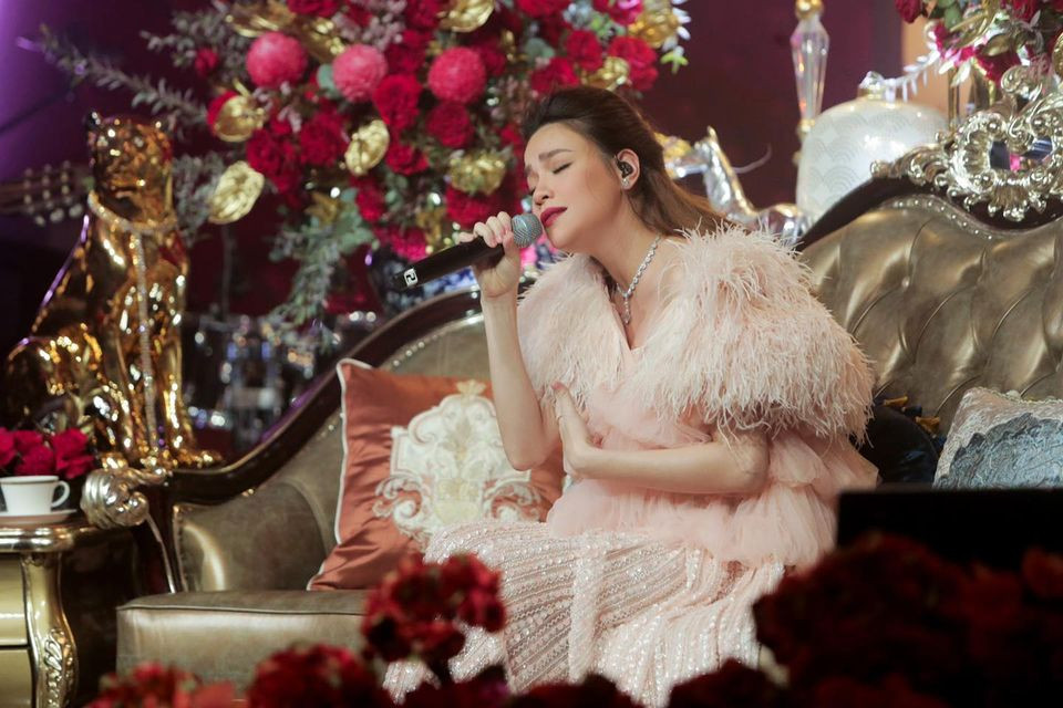 Hồ Ngọc Hà lần đầu công khai bụng bầu to vượt mặt 'dậy sóng' mạng xã hội ảnh 6