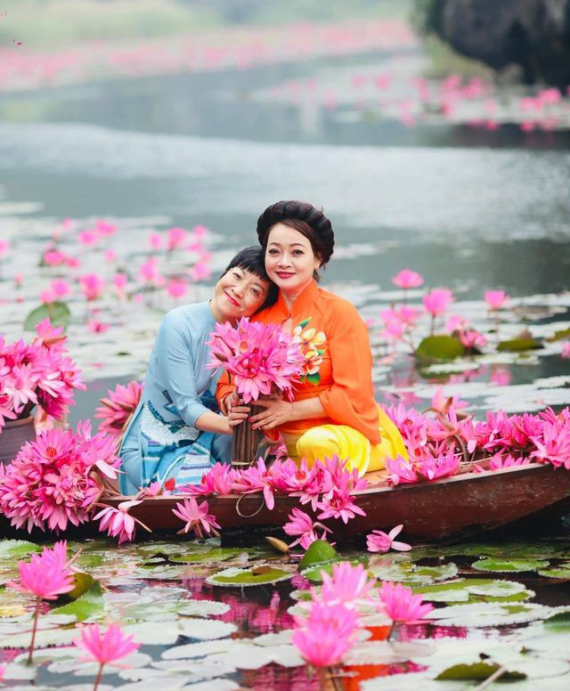 NSND Thanh Thanh Hiền tươi trẻ tựa đôi mươi sau ly hôn Chế Phong ảnh 7