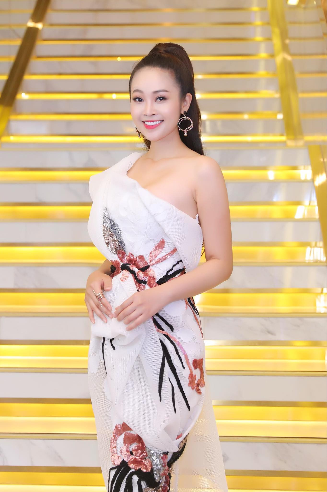 MC có nụ cười đẹp nhất VTV tiết lộ về chồng sắp cưới là diễn viên đang đóng phim giờ vàng ảnh 10