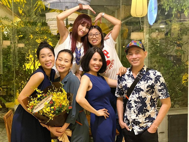 Fan 'đảo điên' trước loạt ảnh khóa môi 'ngọt lịm' của Hương Giang - Matt Liu ảnh 5