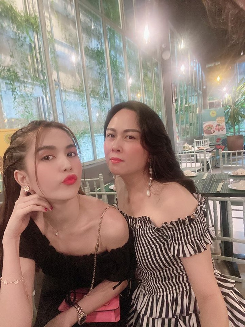 NSƯT Minh Hằng diện đồ bơi sành điệu, lộ hình xăm ở vị trí đặc biệt ảnh 13