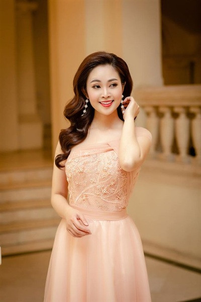 'MC có nụ cười đẹp nhất VTV' sắp lên xe hoa với bạn trai kém 5 tuổi ảnh 8