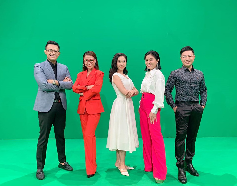 Cười ngặt trước hậu trường 'lầy lội' của dàn MC đình đám VTV ảnh 1