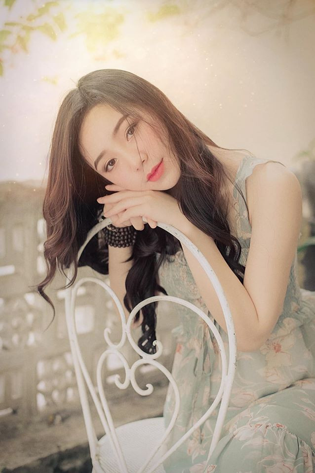 Dân mạng 'xốn xang' trước vẻ đẹp mong manh ma mị của Quỳnh Kool ảnh 1