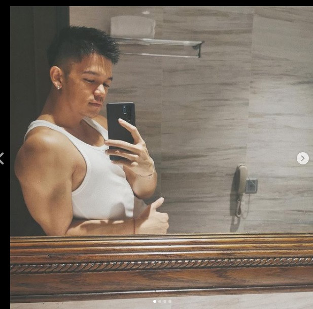 Karik xin lỗi công chúng vì hành động gác chân thiếu văn minh bị chỉ trích gay gắt ảnh 5