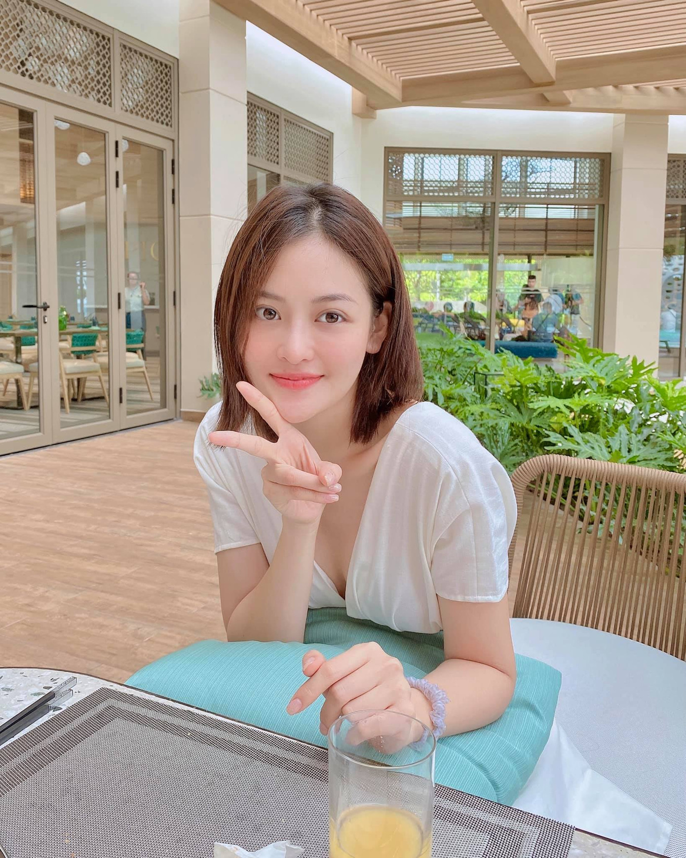 Khả Như và Đăng Khoa ôm hôn không rời , rộ nghi vấn 'phim giả tình thật' ảnh 11