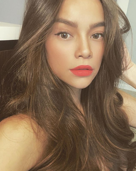 'Choáng váng' khi bóc giá bộ đồ sang chảnh hàng trăm triệu đồng của Hương Giang Idol ảnh 2