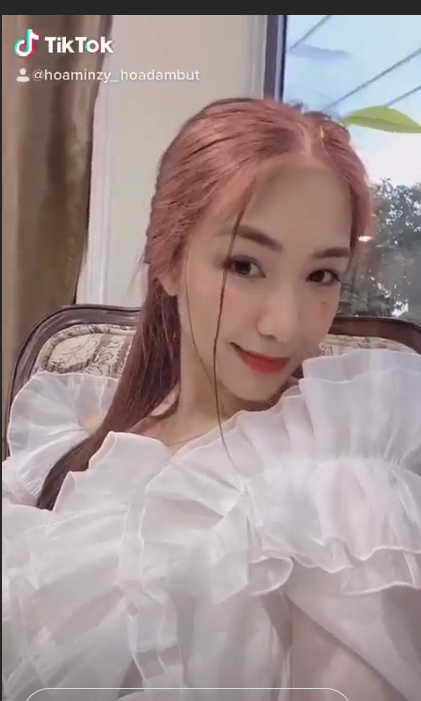 Hoa hậu Giáng My diện áo tắm xẻ sâu tôn ngực đầy nóng bỏng ảnh 12