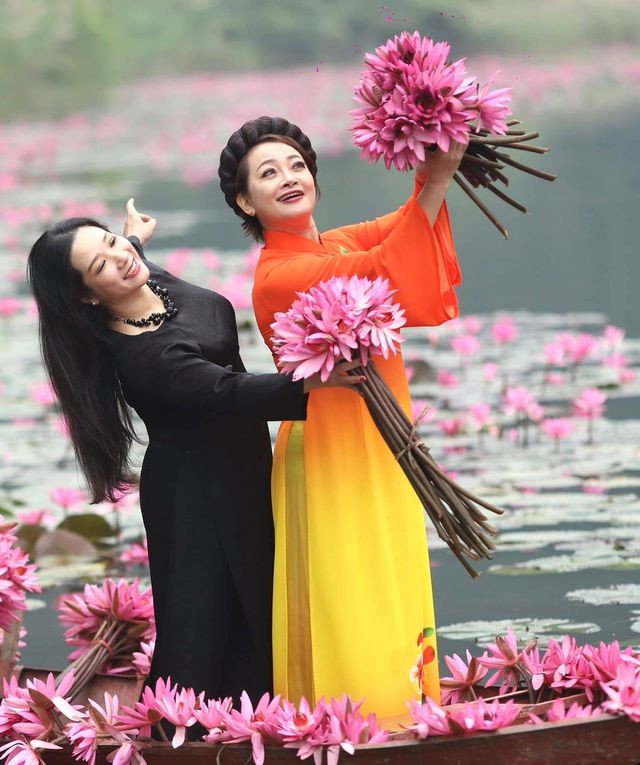 NSND Thanh Thanh Hiền tươi trẻ tựa đôi mươi sau ly hôn Chế Phong ảnh 6