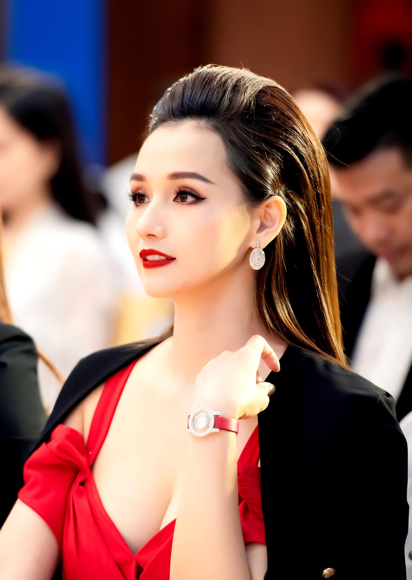 Việt Anh lên tiếng khi có trang Facebook giả mạo mình để kinh doanh ảnh 7