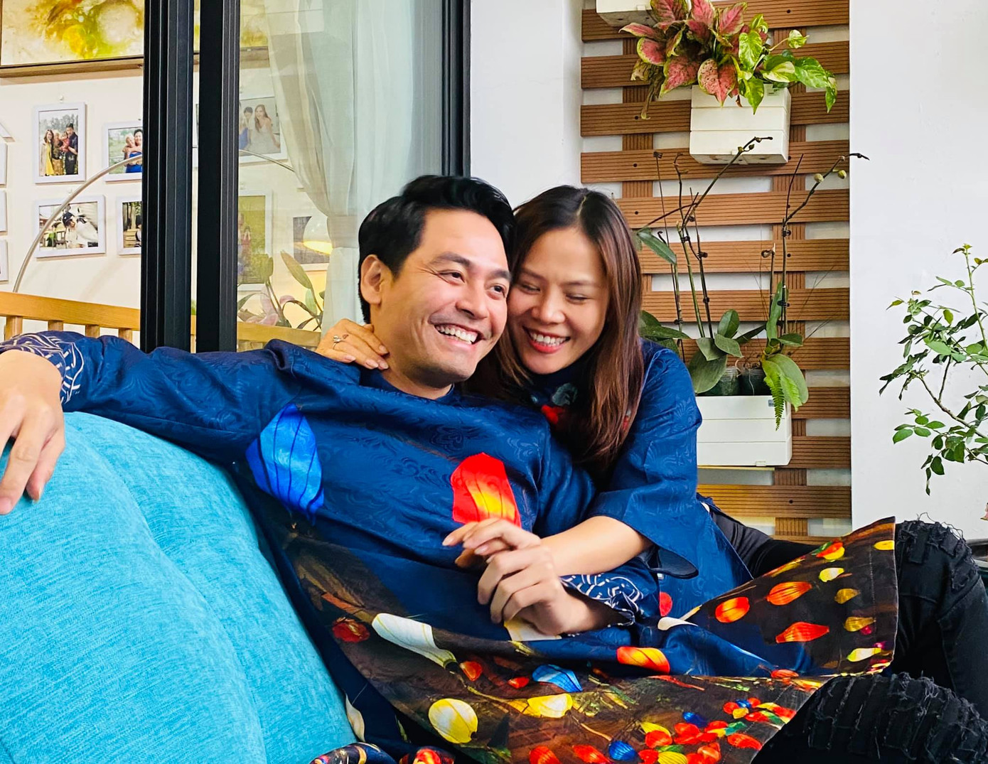 MC Phan Anh tung loạt ảnh 'ngọt mía lùi' kỉ niệm 20 hạnh phúc bên bà xã ảnh 3