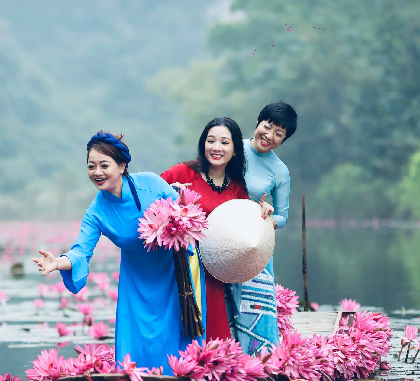 NSND Thanh Thanh Hiền tươi trẻ tựa đôi mươi sau ly hôn Chế Phong ảnh 4