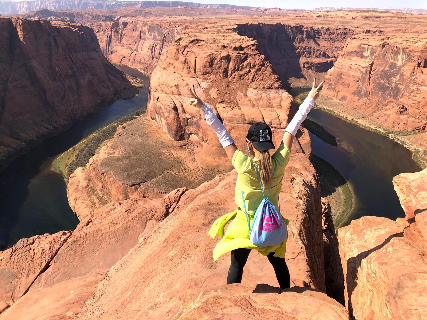 Sau ồn ào tình cảm, Bùi Tiến Dũng hôn vợ 'ngọt lịm' trong ngày sinh nhật con gái ảnh 4