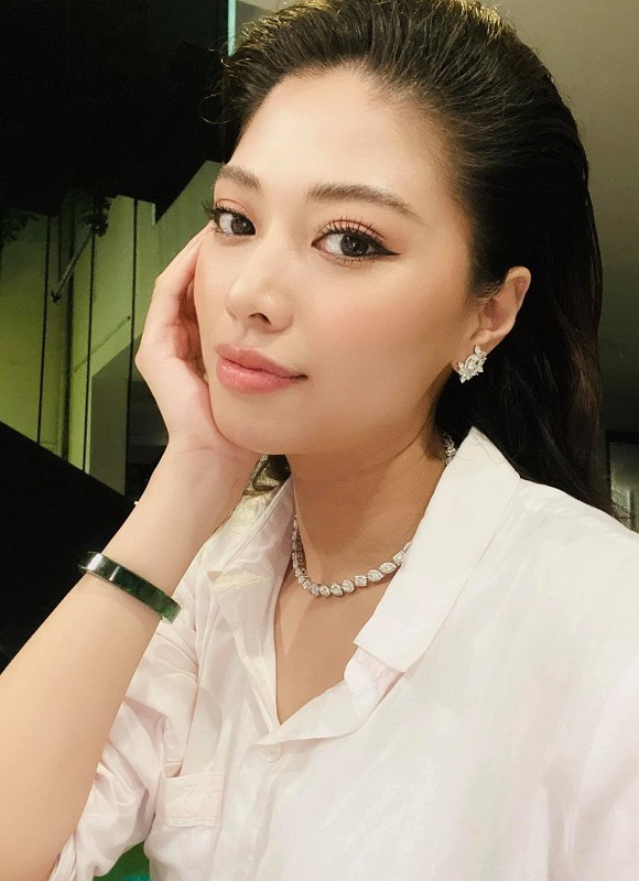 Lã Thanh Huyền hóa 'thần tiên tỷ tỷ' trong đầm hồng mộng mơ ảnh 3