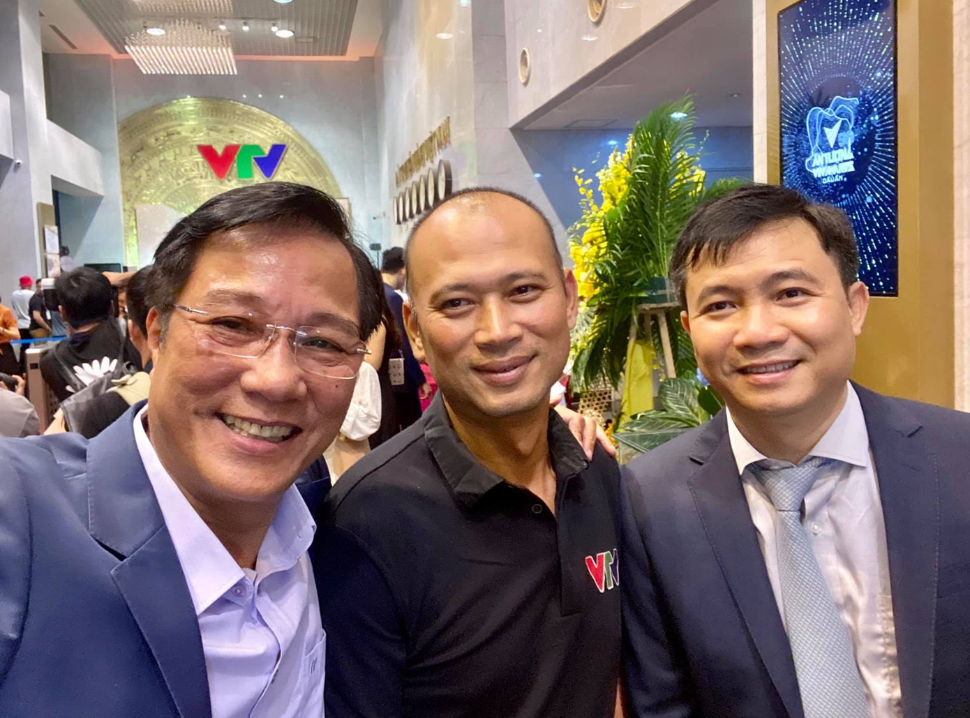 Nhà báo Phan Đăng 'gây sốt' với ngoại hình 'bản sao' của HLV Park Hang Seo ảnh 6