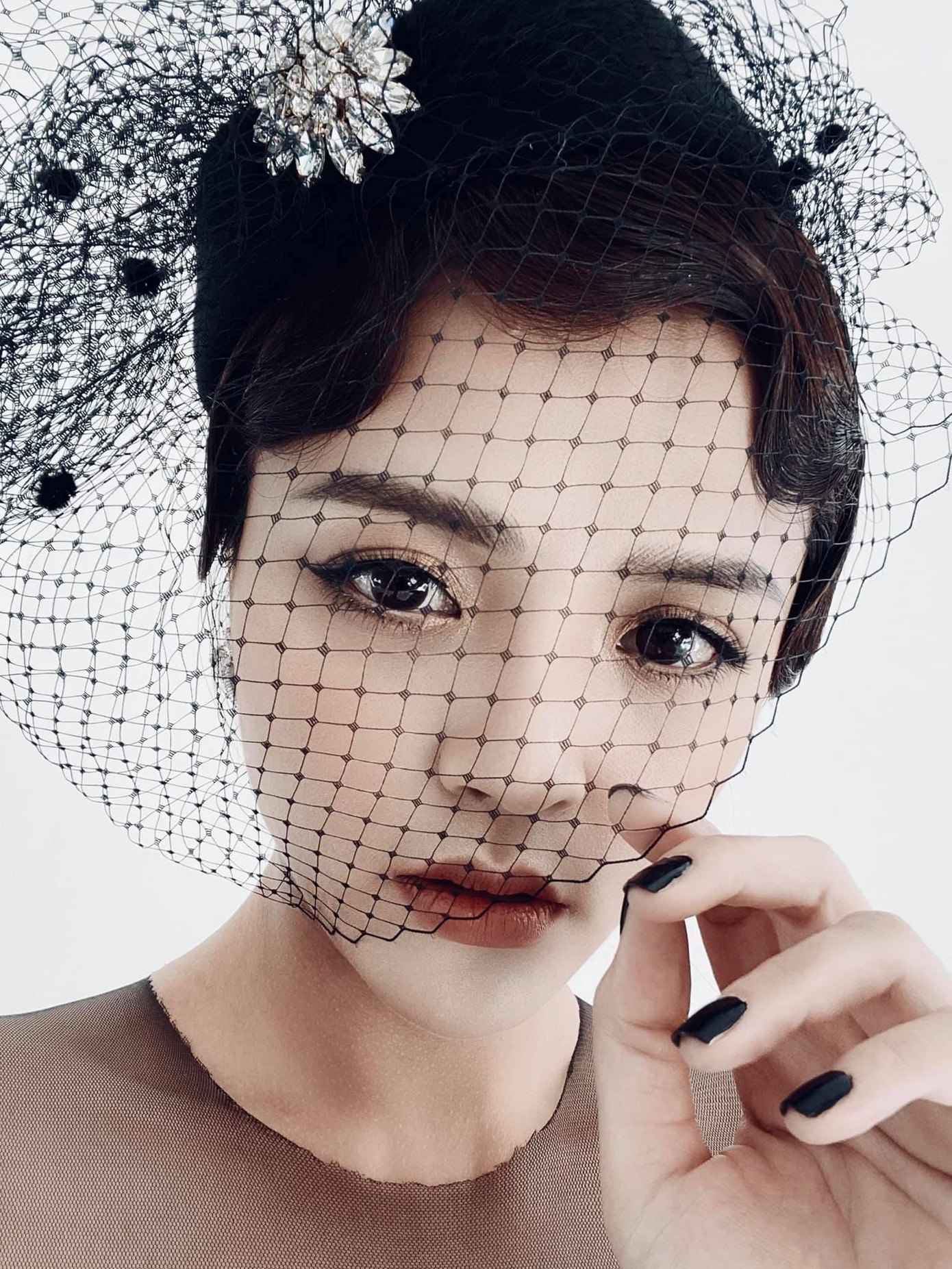 Thùy Anh 'Tình yêu và tham vọng' tung ảnh 'bốc lửa' với bikini nhỏ xíu ảnh 4