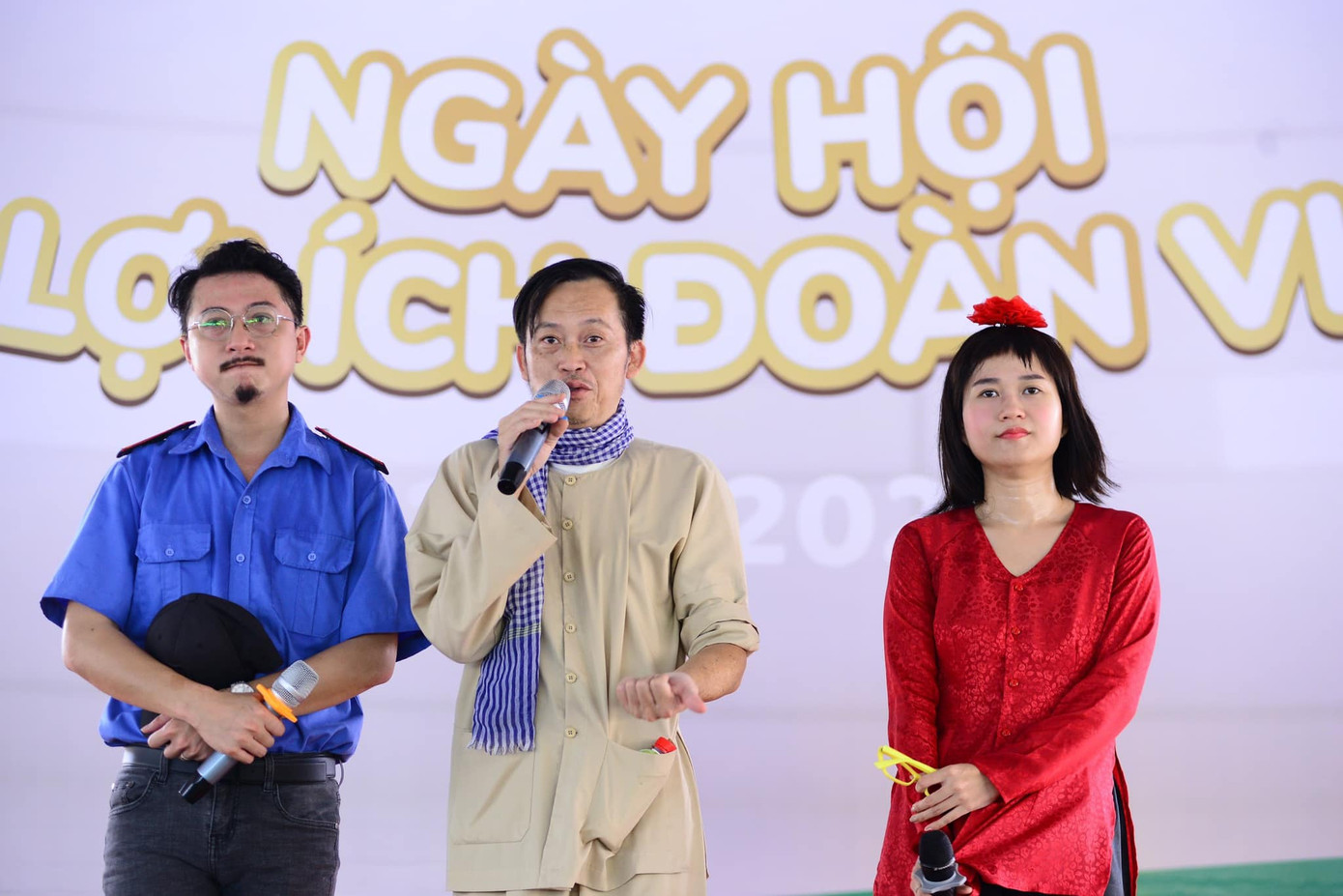 Bùi Tiến Dũng thể hiện tình cảm 'ngọt lịm' với bạn gái mẫu Tây ảnh 12