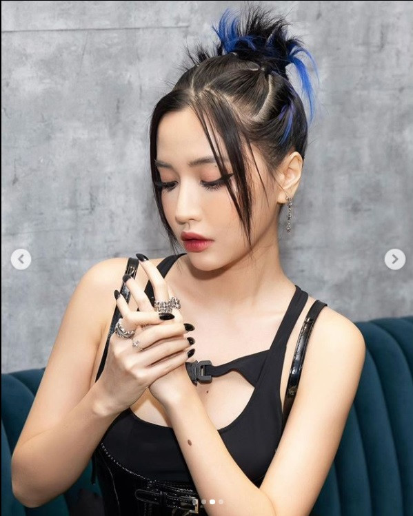 Sắc vóc nóng bỏng của ca sỹ 'Ghen cô vy' trong bộ bơi gợi cảm ảnh 5