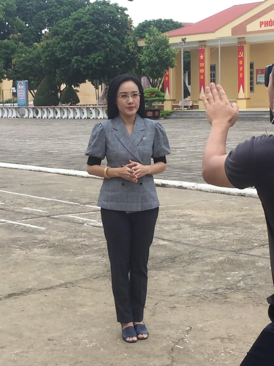 Sau ồn ào tình cảm, Bùi Tiến Dũng hôn vợ 'ngọt lịm' trong ngày sinh nhật con gái ảnh 7