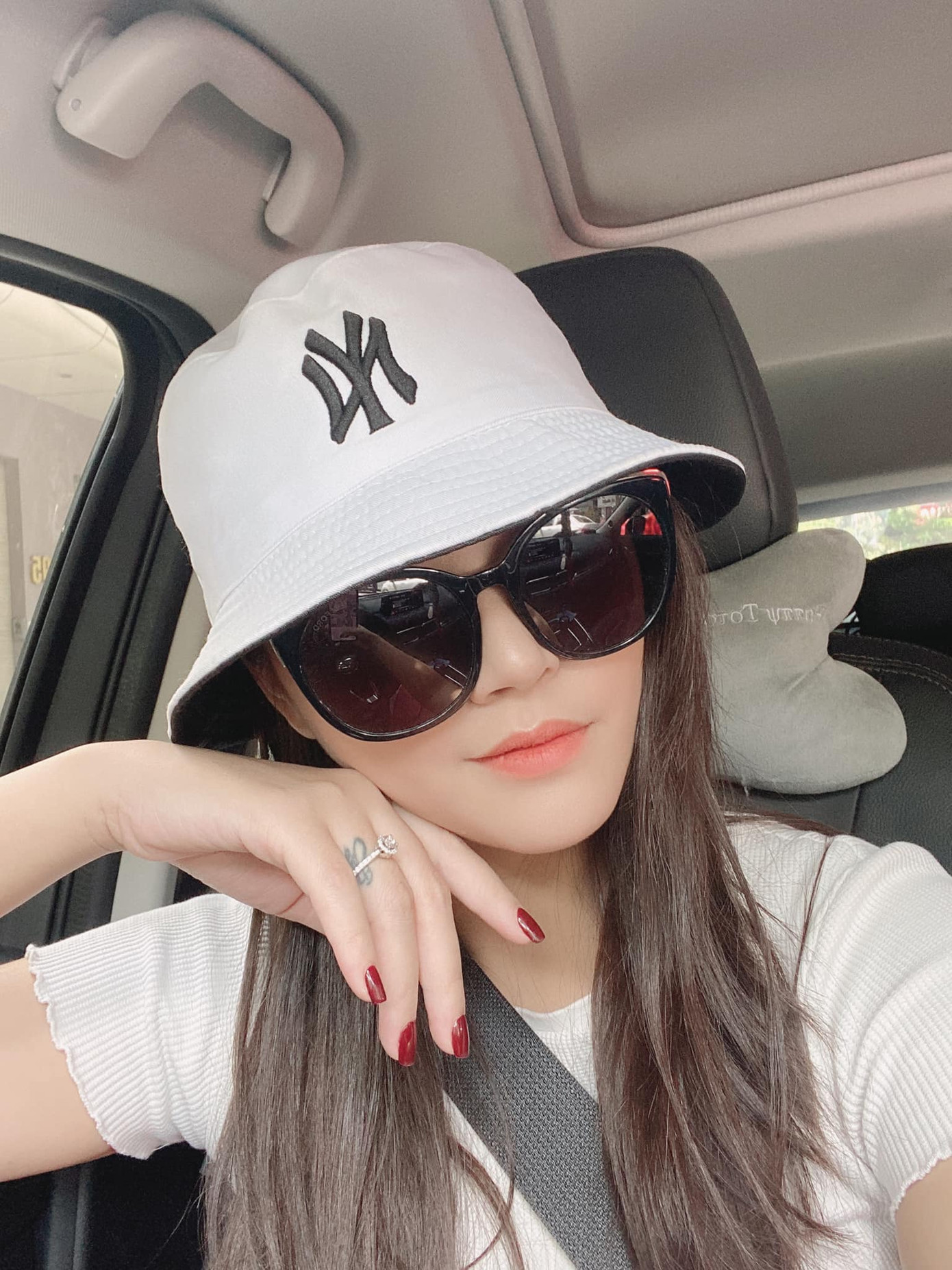 Huyền Lizzie và Thùy Anh 'đọ sắc' trong bikini nhỏ xíu 'nóng nghẹt thở' ảnh 3