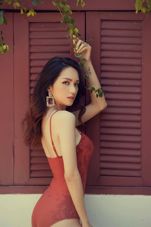 Hương Giang diện áo tắm bó sát nóng bỏng 'đốt cháy' mọi ánh nhìn ảnh 2