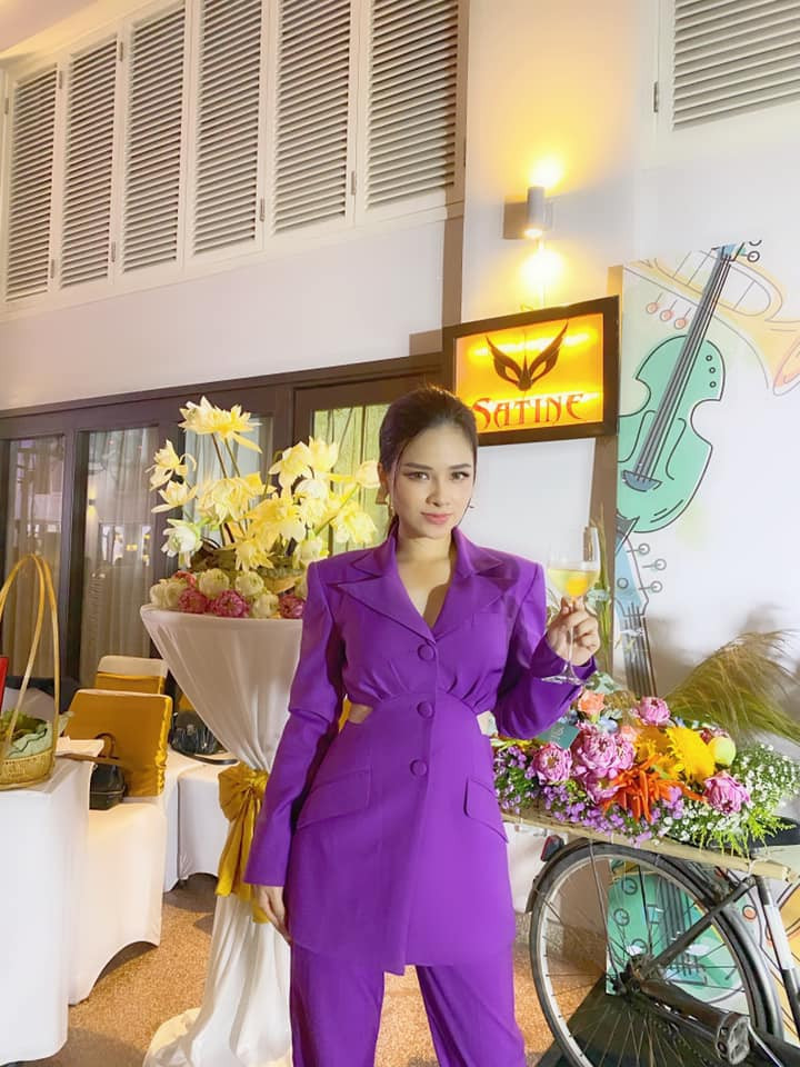 Tung ảnh vai gáy đỏ mẩn, Lâm Vĩ Dạ làm fans lo lắng ảnh 11