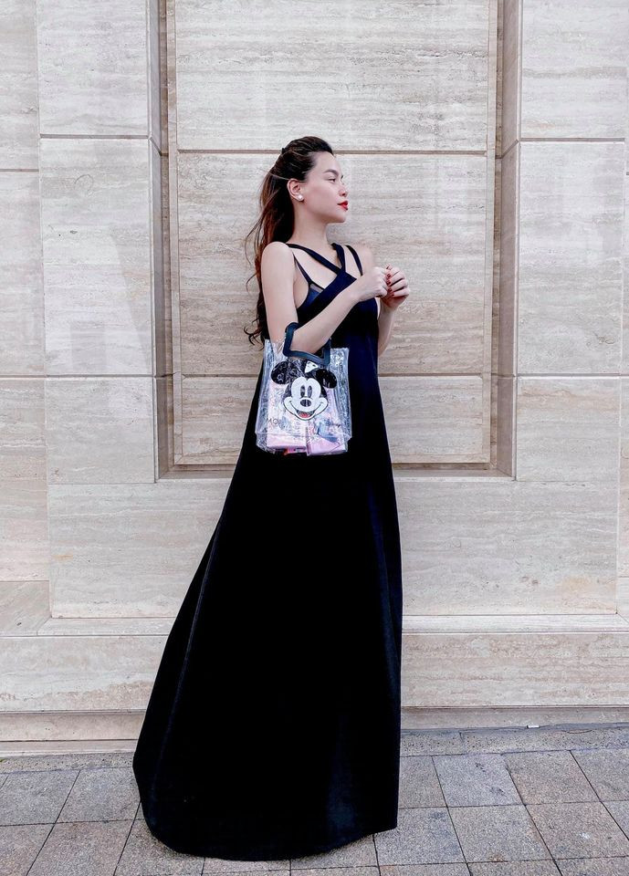 Hồ Ngọc Hà lần đầu công khai bụng bầu to vượt mặt 'dậy sóng' mạng xã hội ảnh 2