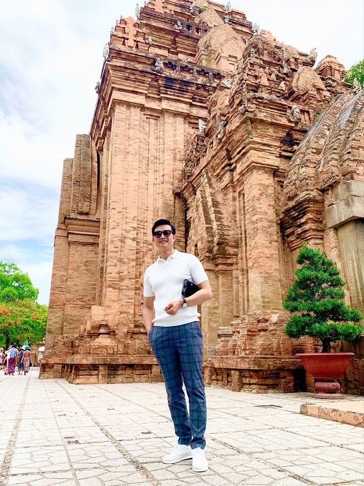 'Choáng váng' khi bóc giá bộ đồ sang chảnh hàng trăm triệu đồng của Hương Giang Idol ảnh 7