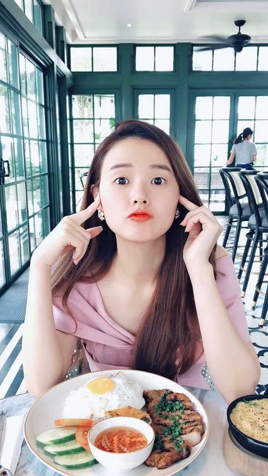 'Phát sốt' trước clip bơi lội bỏng mắt của Phương Oanh ảnh 3