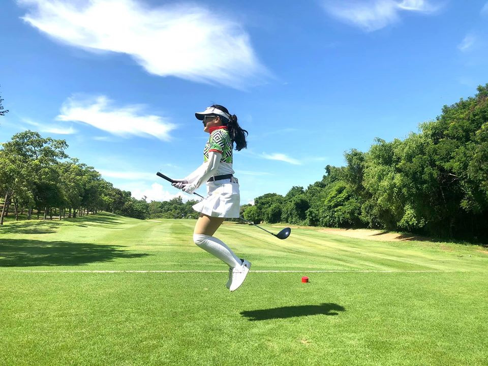 'Choáng váng' khi bóc giá bộ đồ sang chảnh hàng trăm triệu đồng của Hương Giang Idol ảnh 8