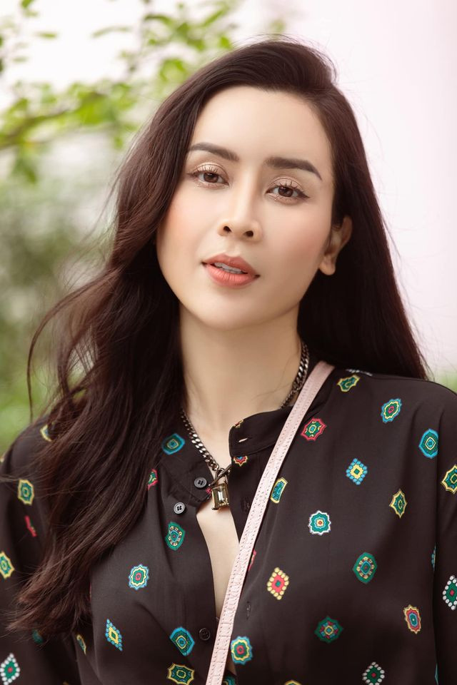 Chi Pu tung ảnh thả dáng táo bạo lập tức hút 'like khủng' trong ít giờ ảnh 8