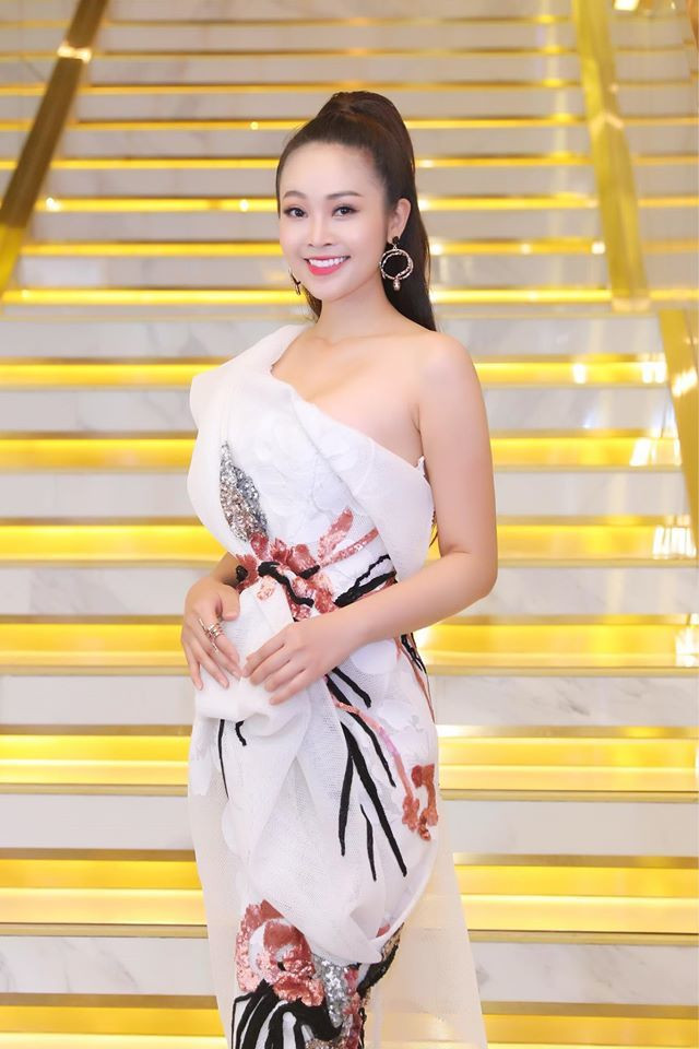 'MC có nụ cười đẹp nhất VTV' sắp lên xe hoa với bạn trai kém 5 tuổi ảnh 7