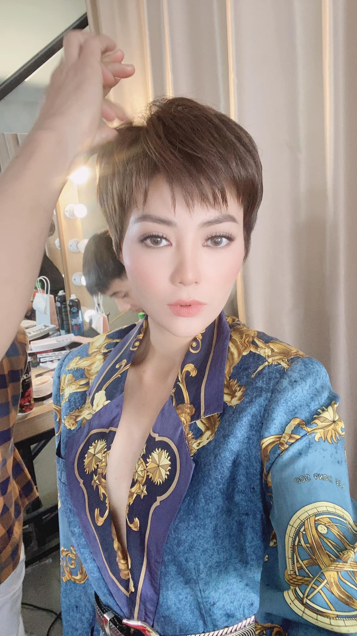 Hồng Đăng nắm tay vợ rạng ngời hạnh phúc ảnh 8