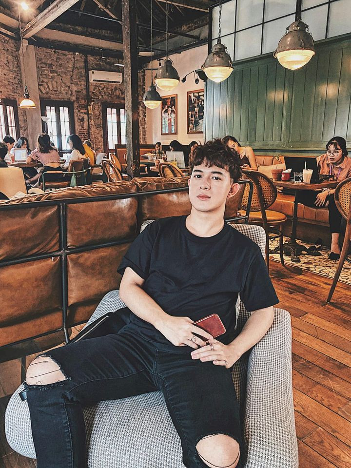 Fan 'đảo điên' trước loạt ảnh khóa môi 'ngọt lịm' của Hương Giang - Matt Liu ảnh 3