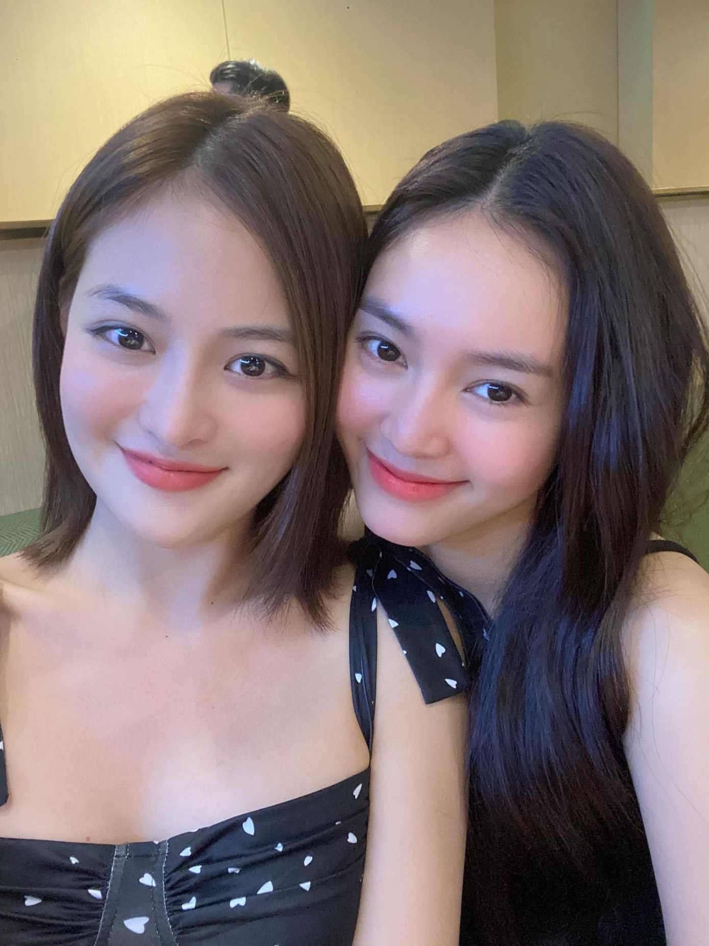 Nhà báo Tạ Bích Loan rạng rỡ gặp Tuấn Hưng nhân ngày kỉ niệm trường ảnh 2