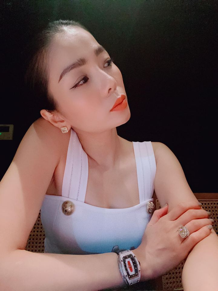 Chi Pu tung ảnh thả dáng táo bạo lập tức hút 'like khủng' trong ít giờ ảnh 7