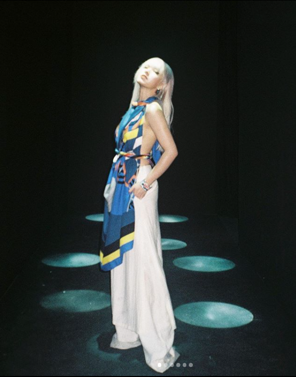 Lý Nhã Kỳ chia sẻ ảnh mệt mỏi ngủ gật tại hậu trường ảnh 11