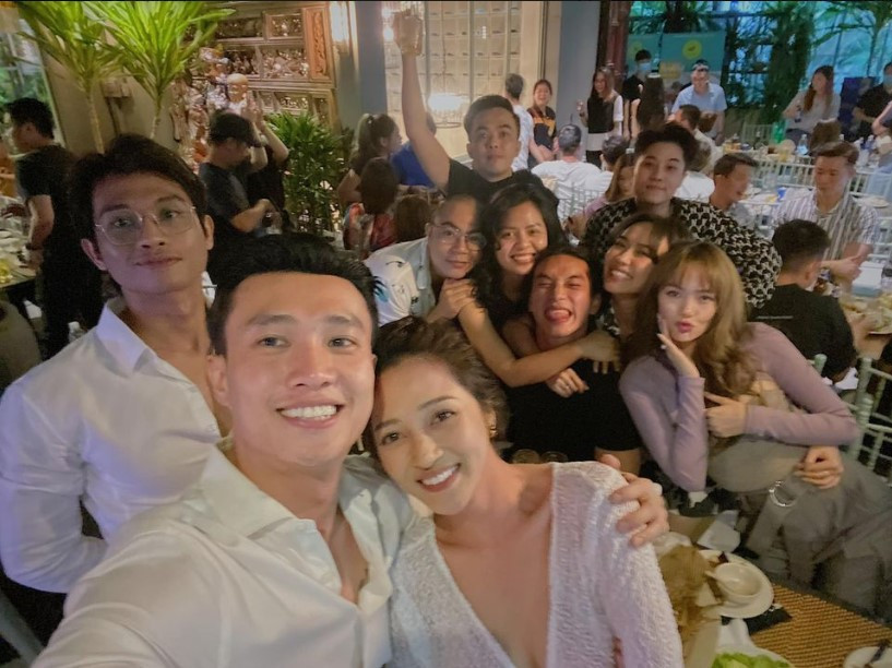 Danh hài Thúy Nga diện áo sexy đẹp 'nức nở' ở tuổi U50 ảnh 8