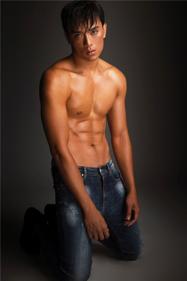 Người mẫu Thuận Nguyễn lộ ảnh da bọc xương khiến fan lo lắng ảnh 6