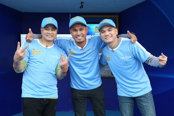 Showbiz 5/3: Người mẫu Scotland bị tấn công vì bức ảnh hở vòng 1 ảnh 2