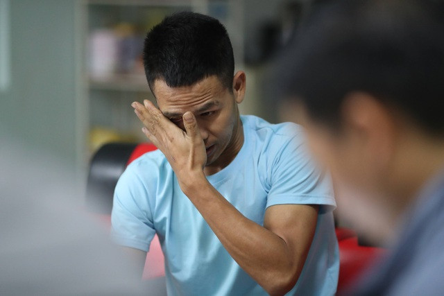 Trao huy hiệu 'Tuổi trẻ dũng cảm' cho 'người hùng' cứu bé gái rơi từ tầng cao chung cư ảnh 4 Trao huy hiệu 'Tuổi trẻ dũng cảm' cho 'người hùng' cứu bé gái rơi từ tầng cao chung cư ảnh 4