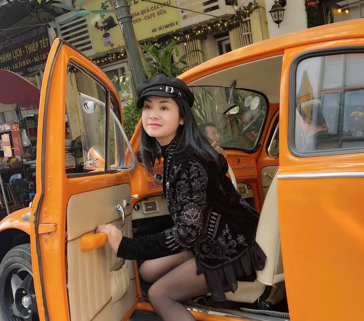 Nhan sắc xinh đẹp, trẻ trung khó tin của bà Cúc ‘Hướng dương ngược nắng’ ảnh 2