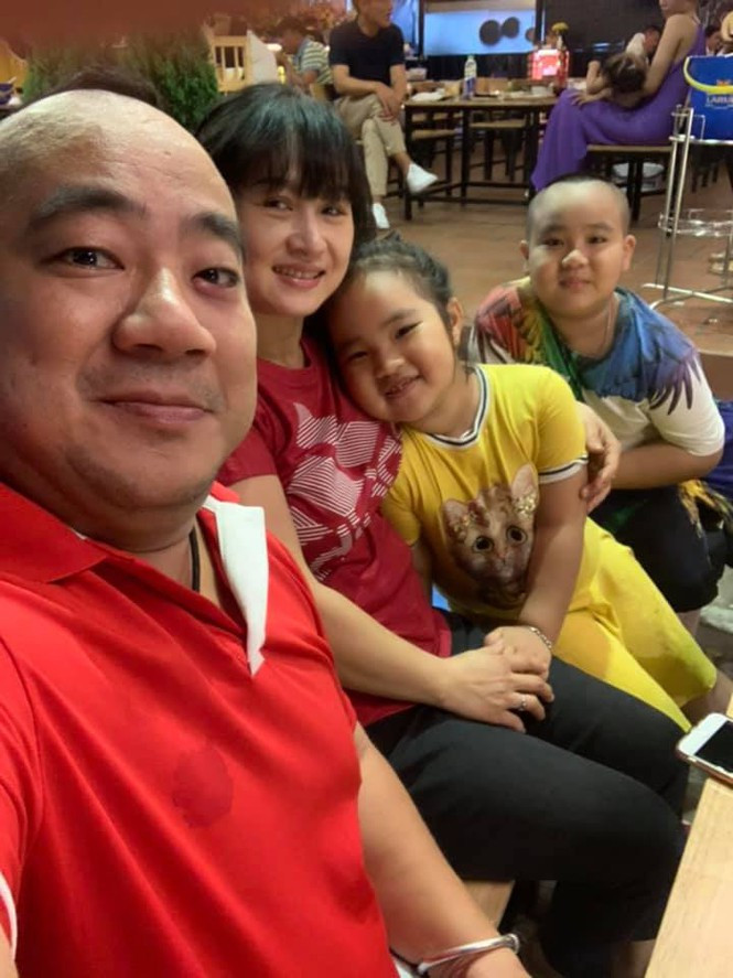 Showbiz 20/3: Vợ Chí Tài cảm ơn Hoài Linh vì lập bàn thờ cho chồng ở Việt Nam ảnh 3