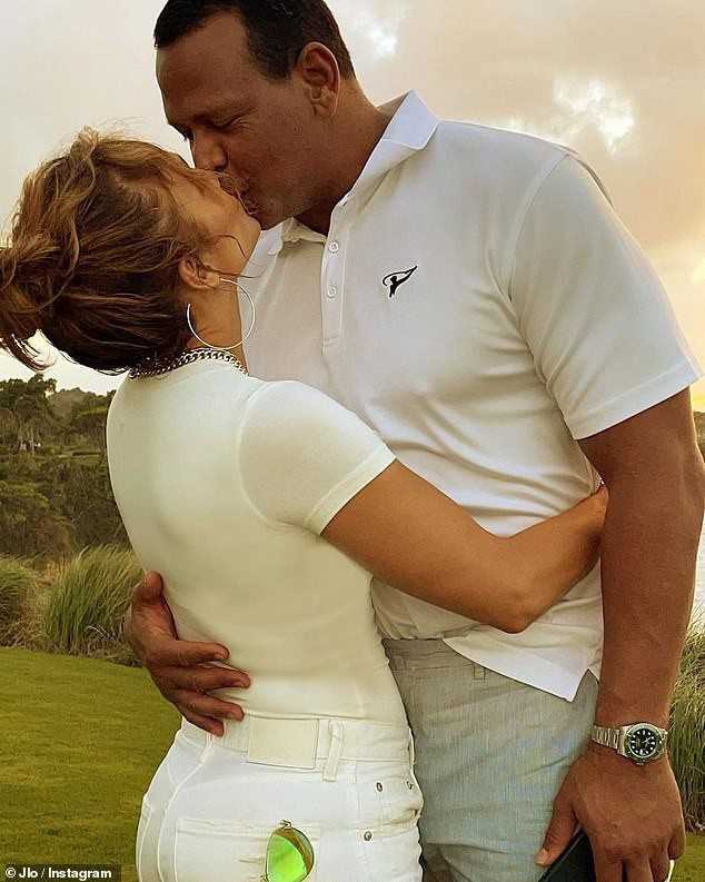 Showbiz 13/2: Lý Nhã Kỳ - Cứ phải yêu người nhỏ hơn 10 tuổi trở lên ảnh 6