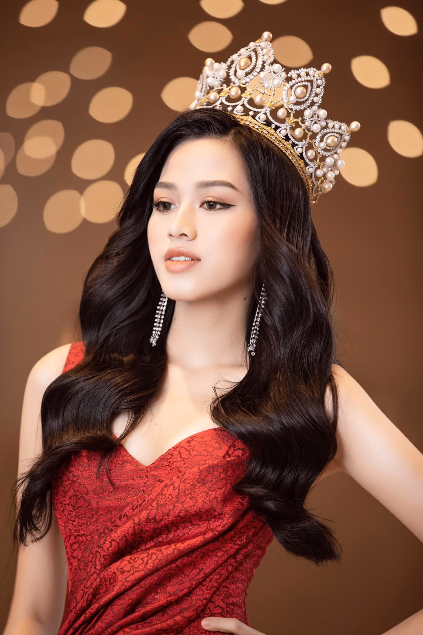 Đỗ Thị Hà chia sẻ thời điểm khó khăn nhất sau đăng quang Hoa hậu Việt Nam 2020 ảnh 2