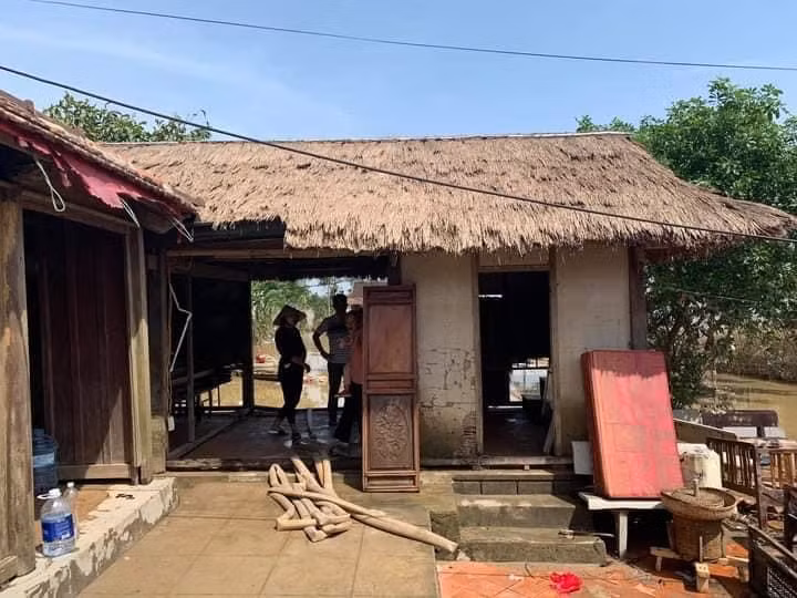 Tân Bí thư Thành ủy TPHCM Nguyễn Văn Nên dầm mưa tìm kế chống ngập ảnh 5
